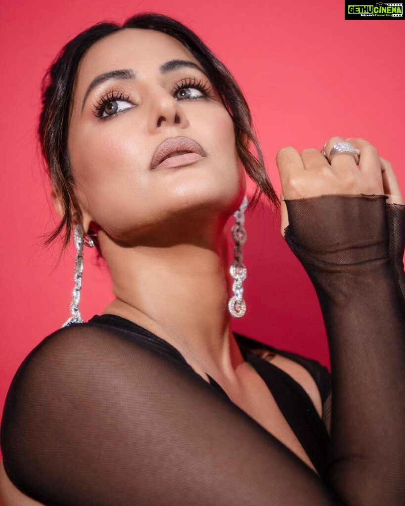 Hina Khan Instagram - 🖤