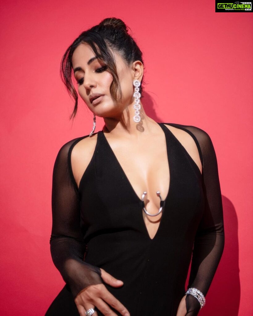 Hina Khan Instagram - 🖤❤️‍🔥🖤 🖤❤️‍🔥🖤 Outfit : @rheapillairastogi Earrings: @renuoberoiluxuryjewellery Bracelet & ring: @jet_gems Nail ring : @tuula.jewellery Stylist: @kansalsunakshi Style team: @siddhi_p17 MUAH @sachinmakeupartist1 @arbazshaikh6210 📸 @rishabhkphotography