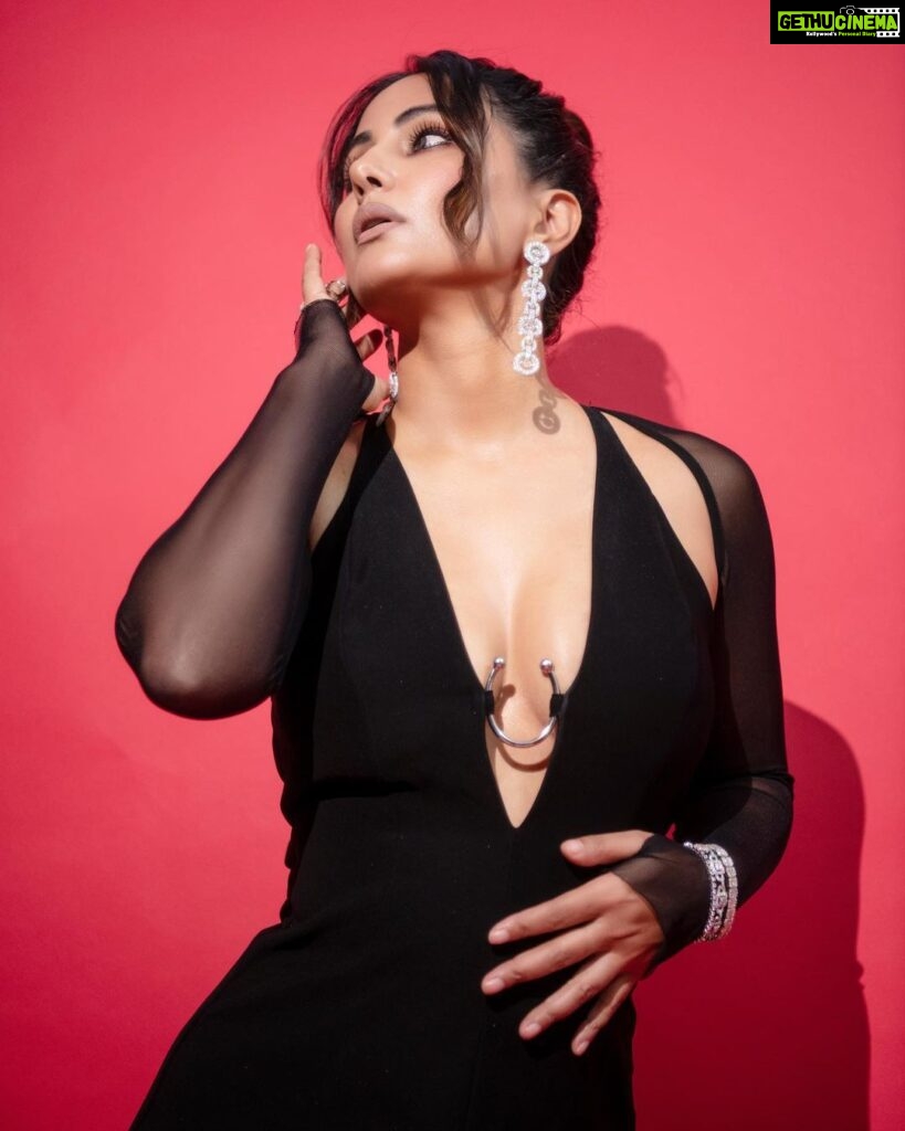 Hina Khan Instagram - 🖤❤️‍🔥🖤 🖤❤️‍🔥🖤 Outfit : @rheapillairastogi Earrings: @renuoberoiluxuryjewellery Bracelet & ring: @jet_gems Nail ring : @tuula.jewellery Stylist: @kansalsunakshi Style team: @siddhi_p17 MUAH @sachinmakeupartist1 @arbazshaikh6210 📸 @rishabhkphotography