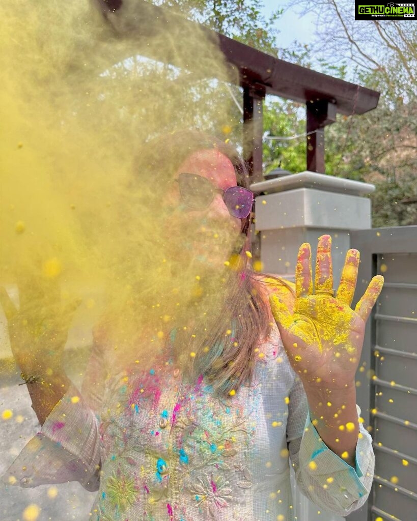 Hina Khan Instagram - Itna mazaa kyon aaraha hai.. Happy Holi ❤️