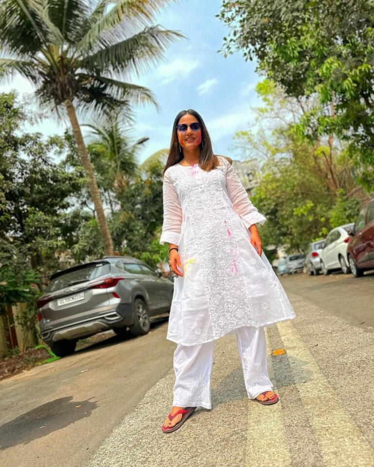 Hina Khan Instagram - Itna mazaa kyon aaraha hai.. Happy Holi ❤️