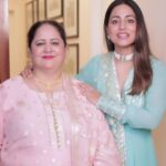 Hina Khan Instagram – Jitni iconic meri fashion skills hain, utna hi iconic maa ka style. Aur usme unka muqaabla koi nahi kar sakta. So this Mother’s Day, celebrate her impeccable fashion sense and shop at the #JioMartGrandShoppingCarnival from May 12–20 today!