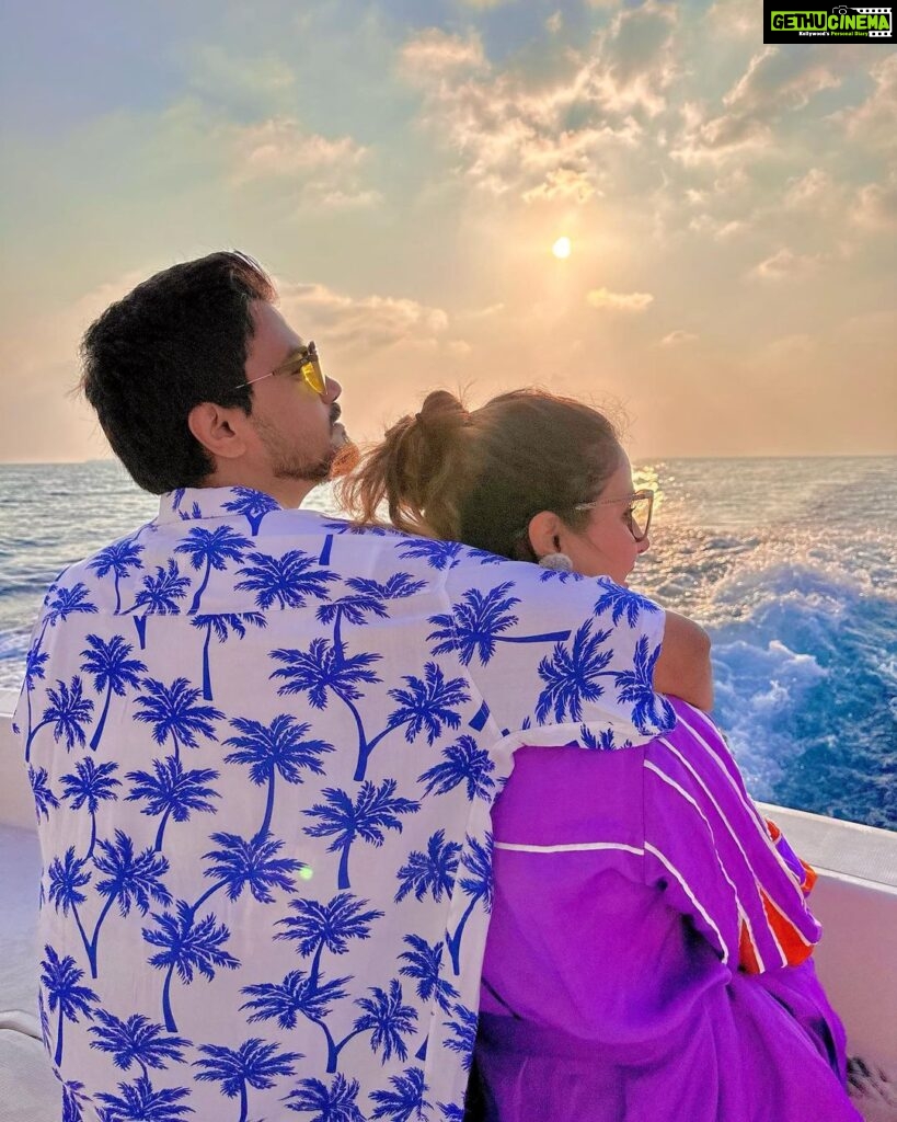 Hina Khan Instagram - My sun, moon and heart ❤️ To watching infinite sunsets together ♾️ Happy Valentine Birthday Love 💗