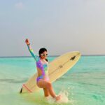 Hina Khan Instagram - Internet is outdated.. I surf the real deal… SurfHead HK @thestandardmaldives @thestandard @coastalinofficial The Standard, Maldives