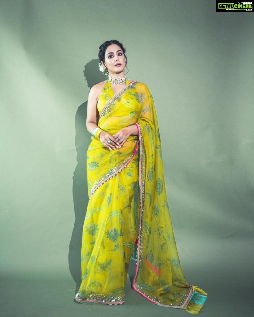 Hina Khan Instagram - 🌸🌸🌸 . . . . . Outfit- @rajiramniq Jewels- @razwada.jewels @rizwanssk Styling- @kansalsunakshi MUA- @sachinmakeupartist1 @saba_hair_makeupartist 📸- @rishabhkphotography