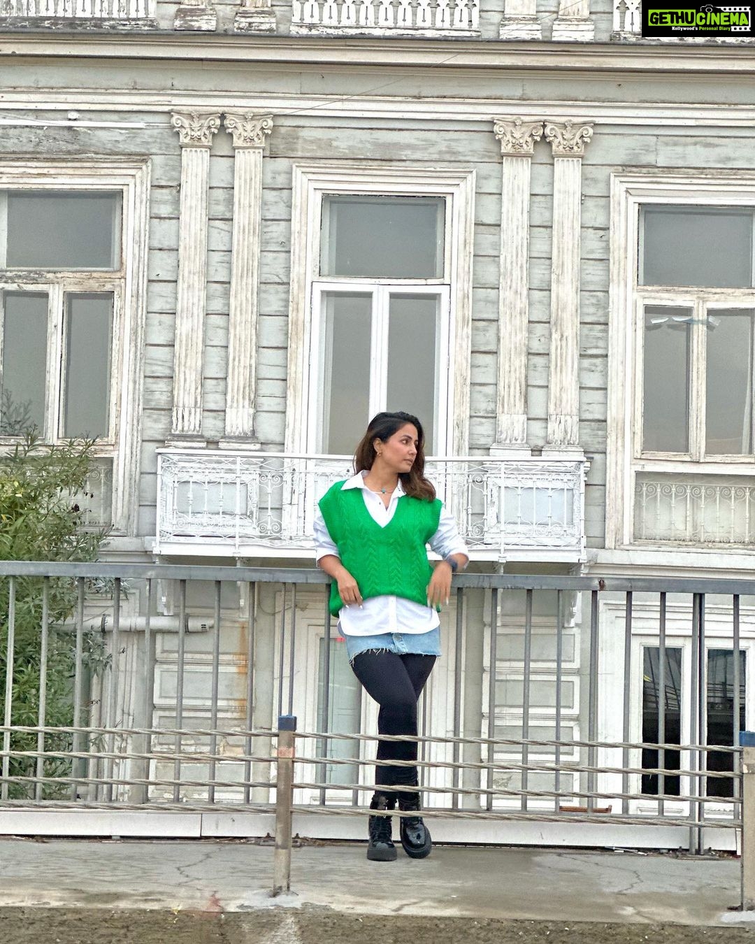 Hina Khan Instagram - Wooden ottoman mansions and seafood restaurants.. Arnavutkoy has my heart ❤️ #rumelihisarı #bosphorousstrait #grandbazar #arnavutkoy @goturkiye @turkiyetourism_in #gotürkiye #istanbulisthenewcool