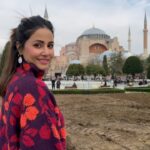 Hina Khan Instagram - The heritage of rich history and a proud traditional people intricately linked with their culture is what I see in my visit to Istanbul, Turkey. These are not just monuments but symbols of excellence. @goturkiye @turkiyetourism_in #gotürkiye #istanbulisthenewcool #reelsinstagram #trendingreels #reelitfeelit #ReelsWithHK