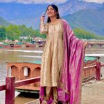 Hina Khan Instagram - Kashmir ki kali celebrating Eid in Jannat-e-Kashmir.. Eid Mubarak Everyone ❤️