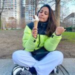 Hina Khan Instagram – Licking away the cold with this icy friend of mine .. just us .. our time .. no one needed 😀 #londonlife #londondiaries #londoneye