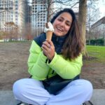 Hina Khan Instagram - Licking away the cold with this icy friend of mine .. just us .. our time .. no one needed 😀 #londonlife #londondiaries #londoneye