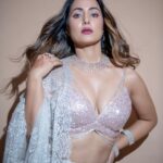 Hina Khan Instagram - Be your own sparkle baby ✨ Outfit- @shehlaakhan Jewels - @gehnajewellers1 Hairband- @curiocottagejewelry Styled by @kansalsunakshi MUAH @sachinmakeupartist1 @saba_hair_makeupartist 📸 @rishabhkphotography