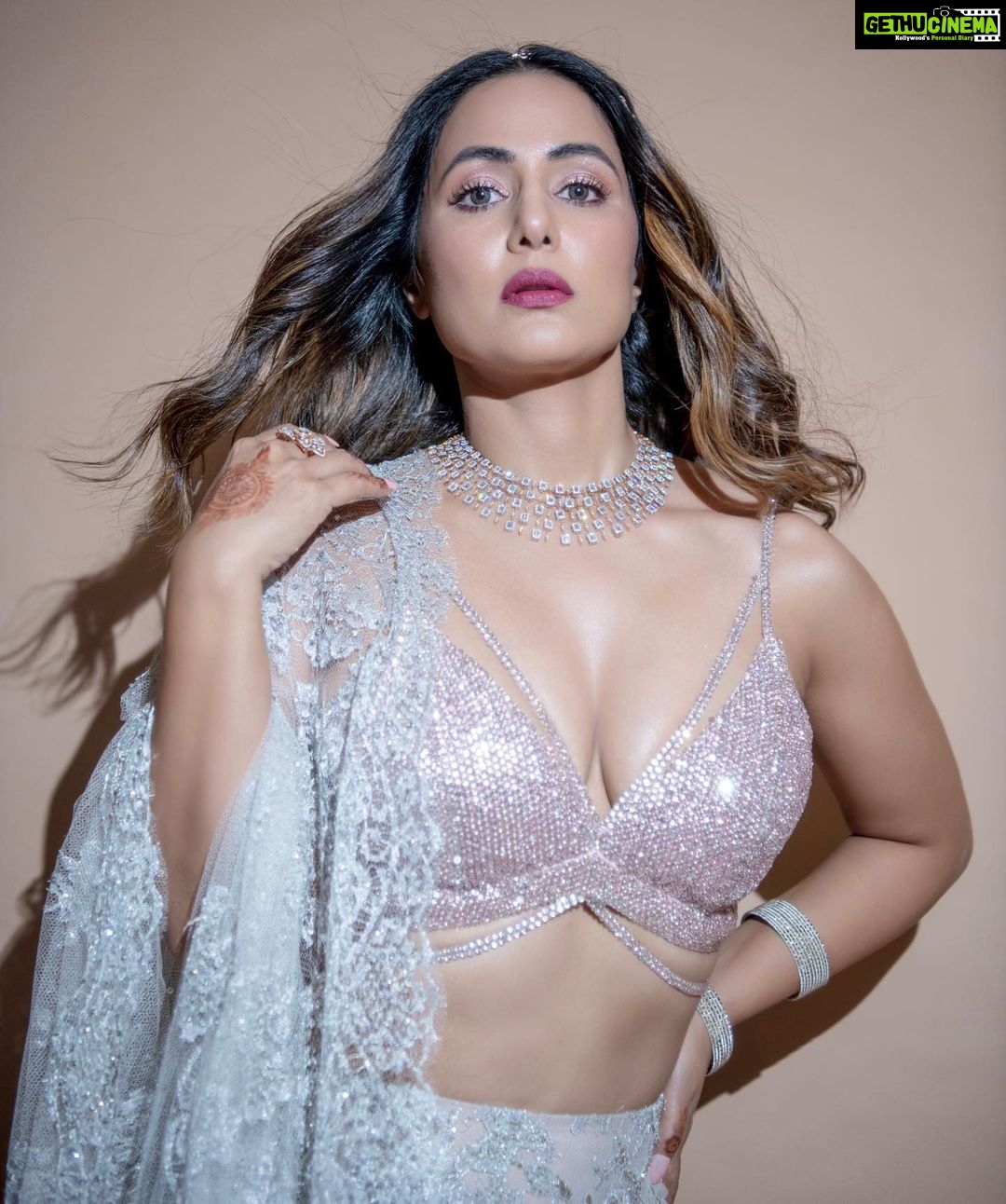 Hina Khan - 738.7K Likes - Most Liked Instagram Photos