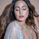Hina Khan Instagram - Be your own sparkle baby ✨ Outfit- @shehlaakhan Jewels - @gehnajewellers1 Hairband- @curiocottagejewelry Styled by @kansalsunakshi MUAH @sachinmakeupartist1 @saba_hair_makeupartist 📸 @rishabhkphotography