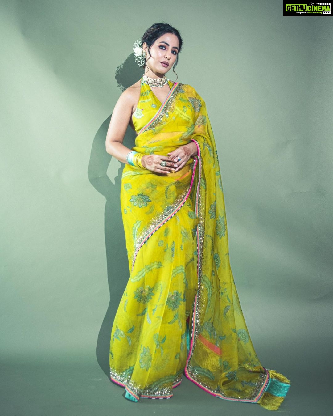 Hina Khan Instagram - 🌸🌸🌸 . . . . . Outfit- @rajiramniq Jewels- @razwada.jewels @rizwanssk Styling- @kansalsunakshi MUA- @sachinmakeupartist1 @saba_hair_makeupartist 📸- @rishabhkphotography