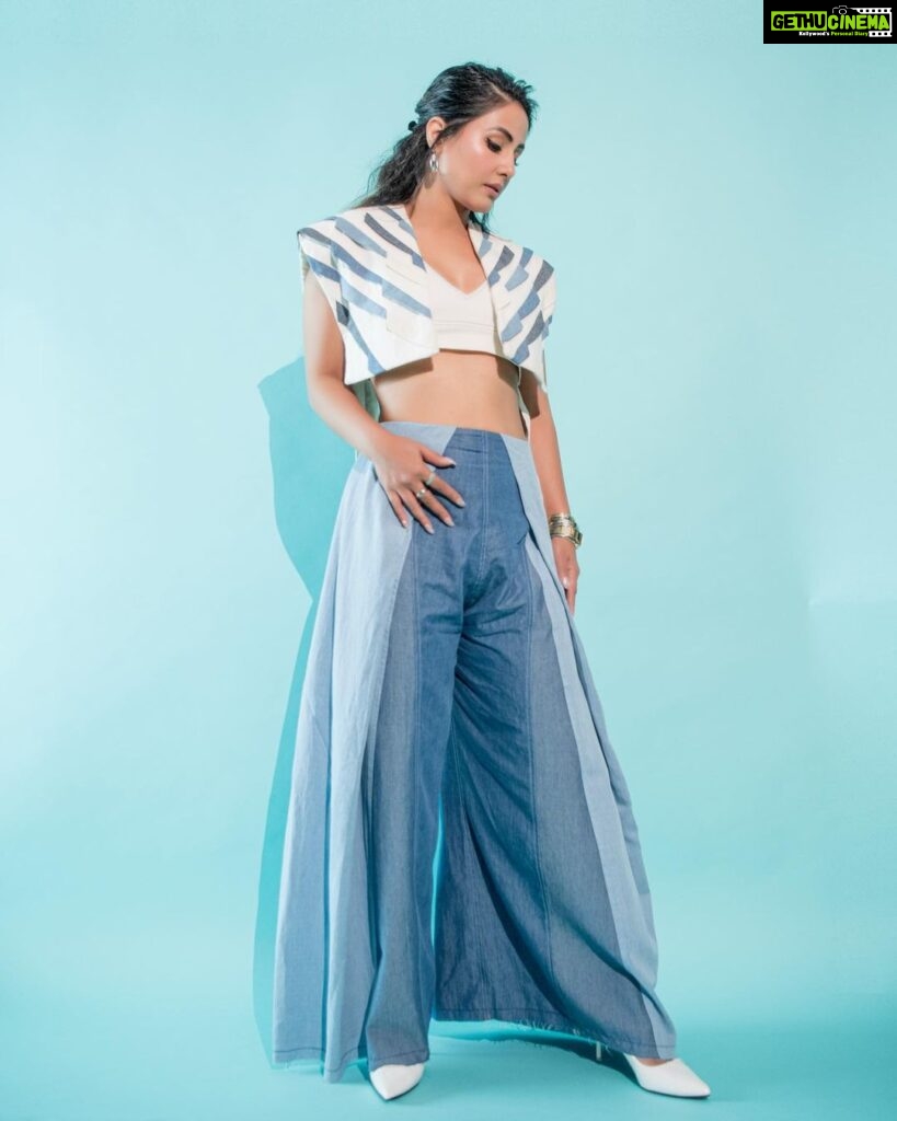 Hina Khan Instagram - 🩵🩵🩵🩵 Outfit:- @diksha.khanna Jewellery:- @accessorize Styled by @kansalsunakshi Style Team @himanishukla48 @harmeet_matta30 MUAH @sachinmakeupartist1 @arbazshaikh6210 📸 @rishabhkphotography