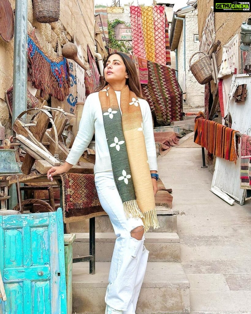 Hina Khan Instagram - If you never go, you will never know.. #wanderlusting #travelgram #traveltherapy #gocappadocia #türkiyetogether @goturkiye @turkiyetourism_in