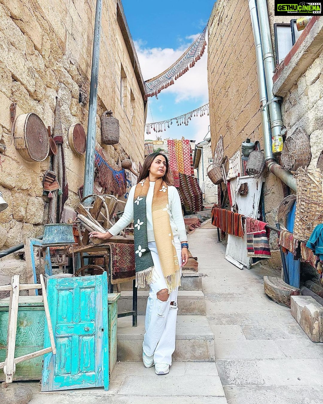 Hina Khan Instagram - If you never go, you will never know.. #wanderlusting #travelgram #traveltherapy #gocappadocia #türkiyetogether @goturkiye @turkiyetourism_in