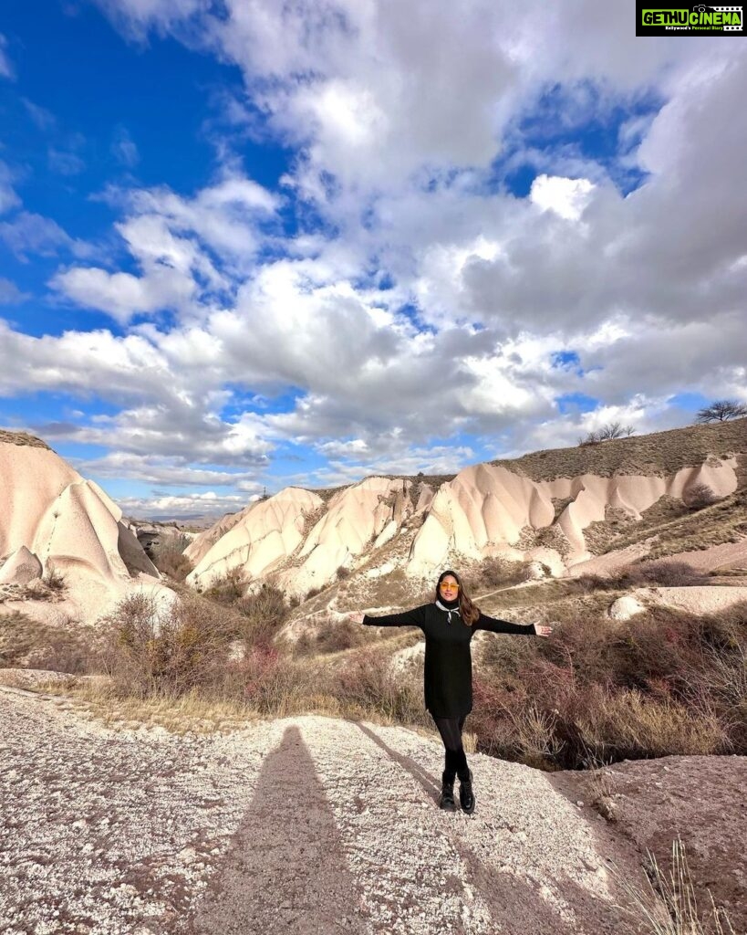Hina Khan Instagram - Cappadocia, thr is a reason why this place is on everyone’s bucket list.. you have to visit this place to experience its uniqueness.. @goturkiye @turkiyetourism_in #gocappadocia #türkiyetogether