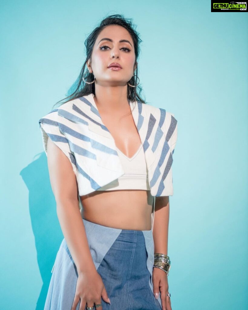 Hina Khan Instagram - 🩵🩵🩵🩵 Outfit:- @diksha.khanna Jewellery:- @accessorize Styled by @kansalsunakshi Style Team @himanishukla48 @harmeet_matta30 MUAH @sachinmakeupartist1 @arbazshaikh6210 📸 @rishabhkphotography