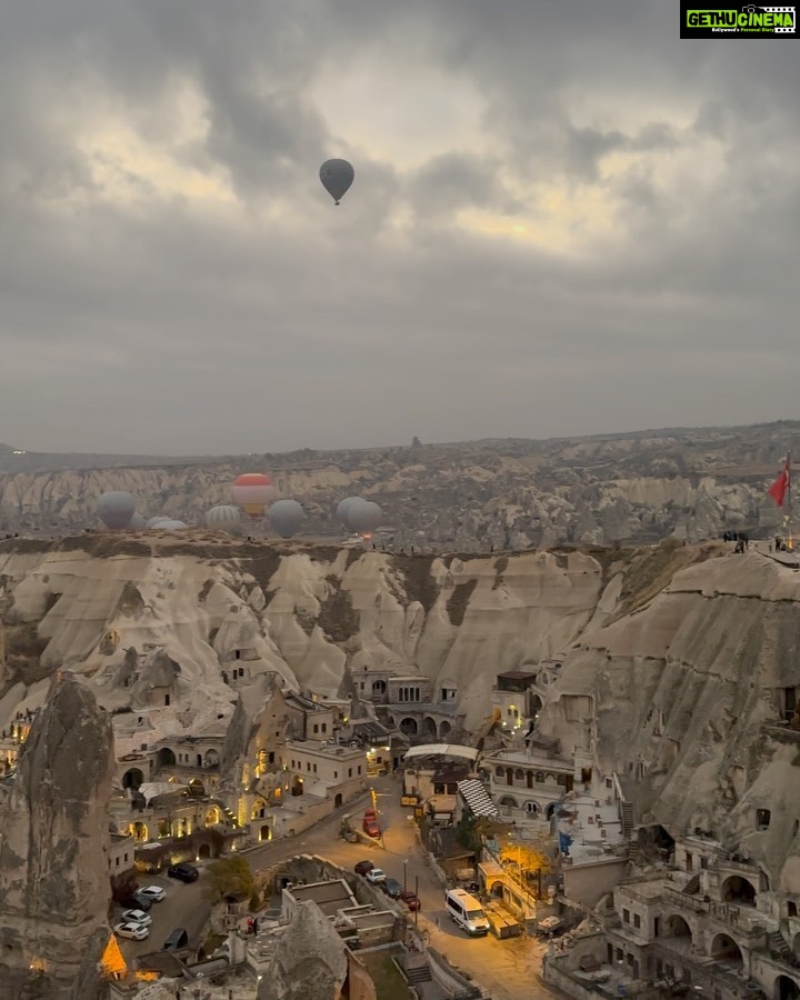 Hina Khan Instagram - Hot Air Balloon in cappadocia 🎈 Ticked off my bucket list.. What a mesmerising experience.. The historic fairy chimneys are definitely gram worthy 😬 @goturkiye @turkiyetourism_in #gocappadocia #türkiyetogether