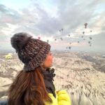 Hina Khan Instagram - Hot Air Balloon in cappadocia 🎈 Ticked off my bucket list.. What a mesmerising experience.. The historic fairy chimneys are definitely gram worthy 😬 @goturkiye @turkiyetourism_in #gocappadocia #türkiyetogether