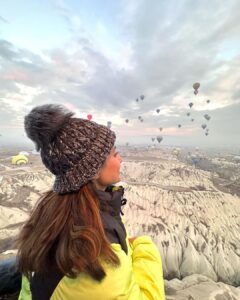 Hina Khan Instagram - Hot Air Balloon in cappadocia 🎈 Ticked off my bucket list.. What a mesmerising experience.. The historic fairy chimneys are definitely gram worthy 😬 @goturkiye @turkiyetourism_in #gocappadocia #türkiyetogether