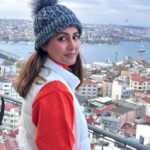 Hina Khan Instagram - When work is travel, fun is guaranteed.. #dolmabachepalace #galatatower #gotürkiye #istanbulisthenewcool @goturkiye @turkiyetourism_in