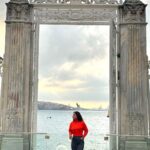 Hina Khan Instagram - When work is travel, fun is guaranteed.. #dolmabachepalace #galatatower #gotürkiye #istanbulisthenewcool @goturkiye @turkiyetourism_in
