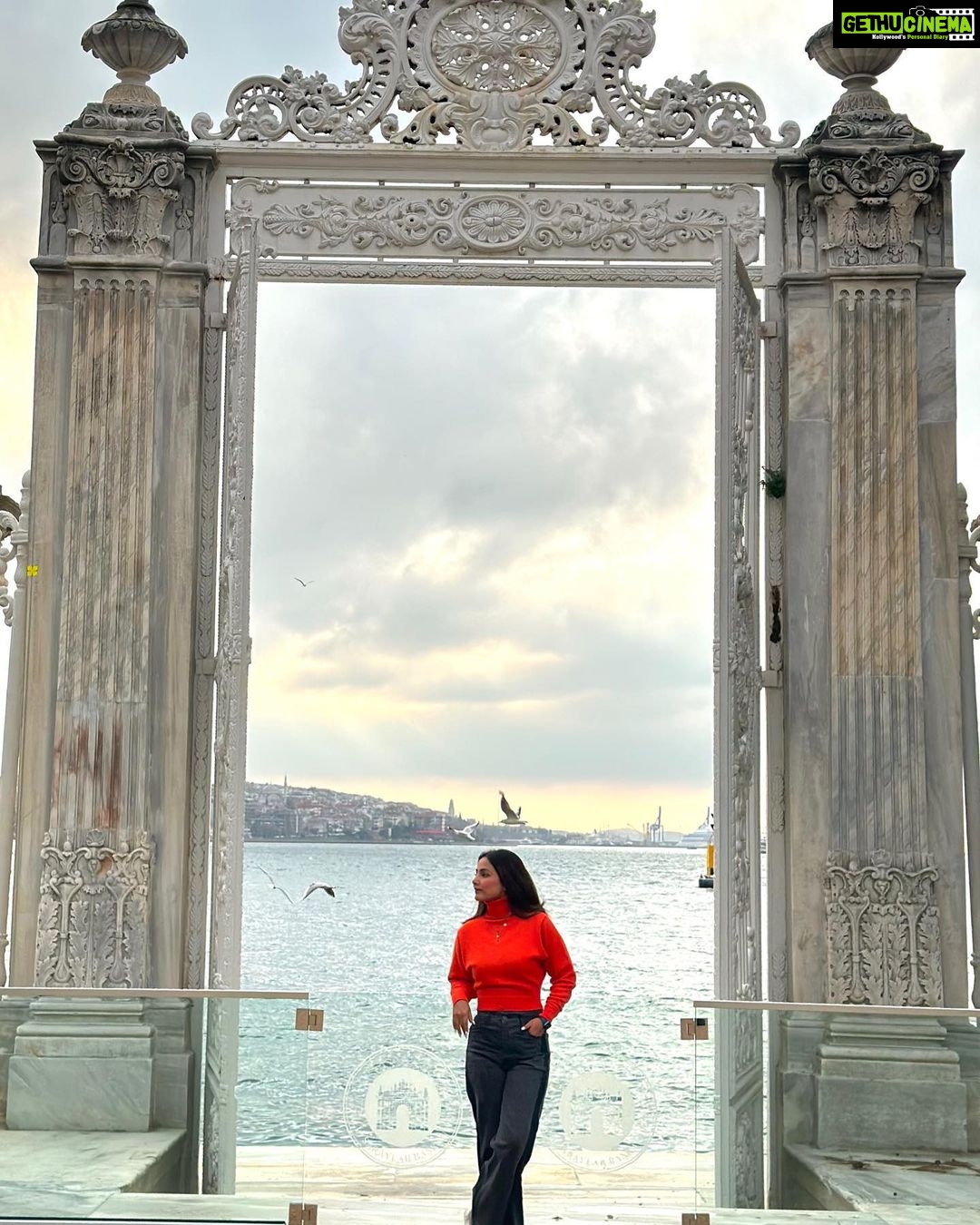 Hina Khan Instagram - When work is travel, fun is guaranteed.. #dolmabachepalace #galatatower #gotürkiye #istanbulisthenewcool @goturkiye @turkiyetourism_in