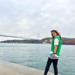 Hina Khan Instagram - Wooden ottoman mansions and seafood restaurants.. Arnavutkoy has my heart ❤️ #rumelihisarı #bosphorousstrait #grandbazar #arnavutkoy @goturkiye @turkiyetourism_in #gotürkiye #istanbulisthenewcool