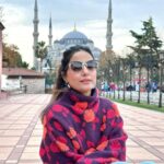 Hina Khan Instagram - The weight of History commands us to sit down and look around .. give the place its due and absorb as much as we can just as the ones who came before us and just the ones who would come after .. #hagiasophia #bluemosque #undergroundcistern #turkey #gotürkiue #istanbulisthenewcool @goturkiye @turkiyetourism_in