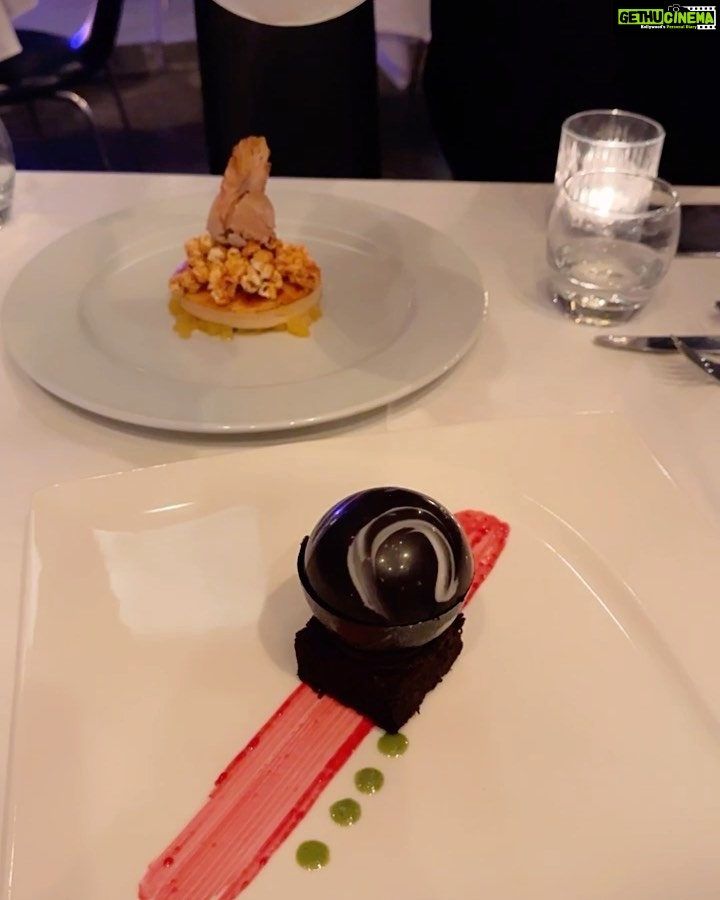 Hina Khan Instagram - Had an all around fulfilling time at this restaurant 360 degree Istanbul, just like the name suggests.. #dinnertime #aboutlastnight @goturkiye @turkiyetourism_in #istanbulisthenewcool #GoTürkiye