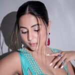Hina Khan Instagram – Some close up shots 💙