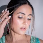 Hina Khan Instagram – Some close up shots 💙