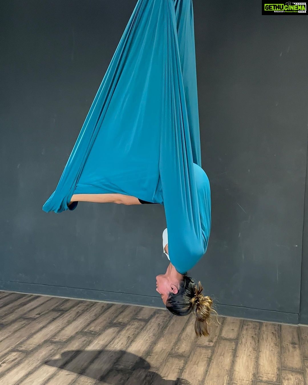 Hina Khan Instagram - YOG.. It teaches me to let go of negativity and embrace positivity.. The best therapy to a happy soul, fresh positive mind and a heathy body.. #happyinternationalyogaday #yogainspiration #yogaeveryday