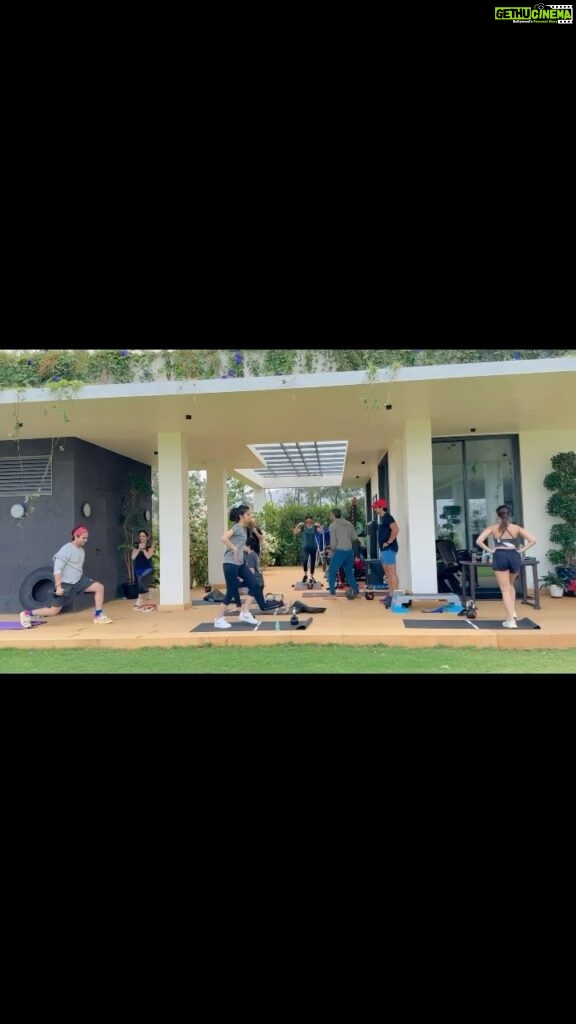 Hrithik Roshan Instagram - No rang or bhang , just sweat n fun ! A customized whole gang Holi morning workout by @swapneelhazare ! Happy Holi beautiful people! How’s your Holi going?