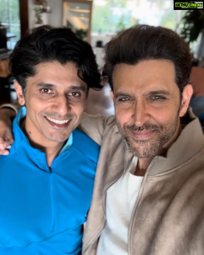 Hrithik Roshan Instagram - Happy Birthday swapneel ! My trainer and now my competitor !! Have a kickass year ahead ! Means I’m gonna kick your ass this time round! Let the games begin !! 👊❤ @swapneelhazare