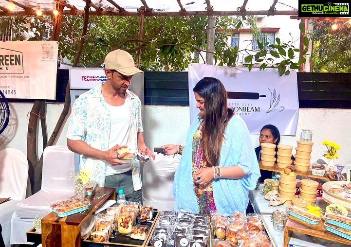 Hrithik Roshan Instagram - My heart's beaming with so much pride at @moonbeamthebakery today! Here's a #VocalForLocal story from my home & heart, my niece @suranika who bakes these delicious treats with utmost love. You go girl ♥