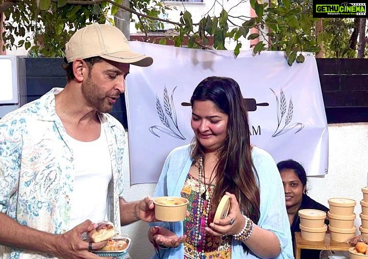Hrithik Roshan Instagram - My heart's beaming with so much pride at @moonbeamthebakery today! Here's a #VocalForLocal story from my home & heart, my niece @suranika who bakes these delicious treats with utmost love. You go girl ♥️