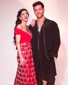 Hrithik Roshan Instagram - With lady in red 🕺🏻