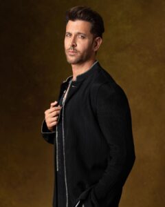 Hrithik Roshan Instagram - #IndiaInFashion at @nmacc.india ♥️

Outfit : @jade_bymk
Stylist : @lakshmilehr
Hair : @aalimhakim @smerchant5
Makeup : @vjypalande
Photographer : @beejlakhani

#NMACC