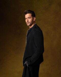 Hrithik Roshan Instagram - #IndiaInFashion at @nmacc.india ♥️

Outfit : @jade_bymk
Stylist : @lakshmilehr
Hair : @aalimhakim @smerchant5
Makeup : @vjypalande
Photographer : @beejlakhani

#NMACC