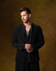 Hrithik Roshan Instagram - #IndiaInFashion at @nmacc.india ♥️

Outfit : @jade_bymk
Stylist : @lakshmilehr
Hair : @aalimhakim @smerchant5
Makeup : @vjypalande
Photographer : @beejlakhani

#NMACC