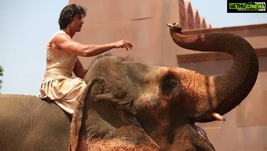 Hrithik Roshan Instagram - Happy Birthday @ashutoshgowariker. Thank you for trusting me with the monumental responsibility of being a part of Jodhaa Akbar. Your direction & my incredible co-stars will forever be cherished. #15yearsOfJodhaaAkbar