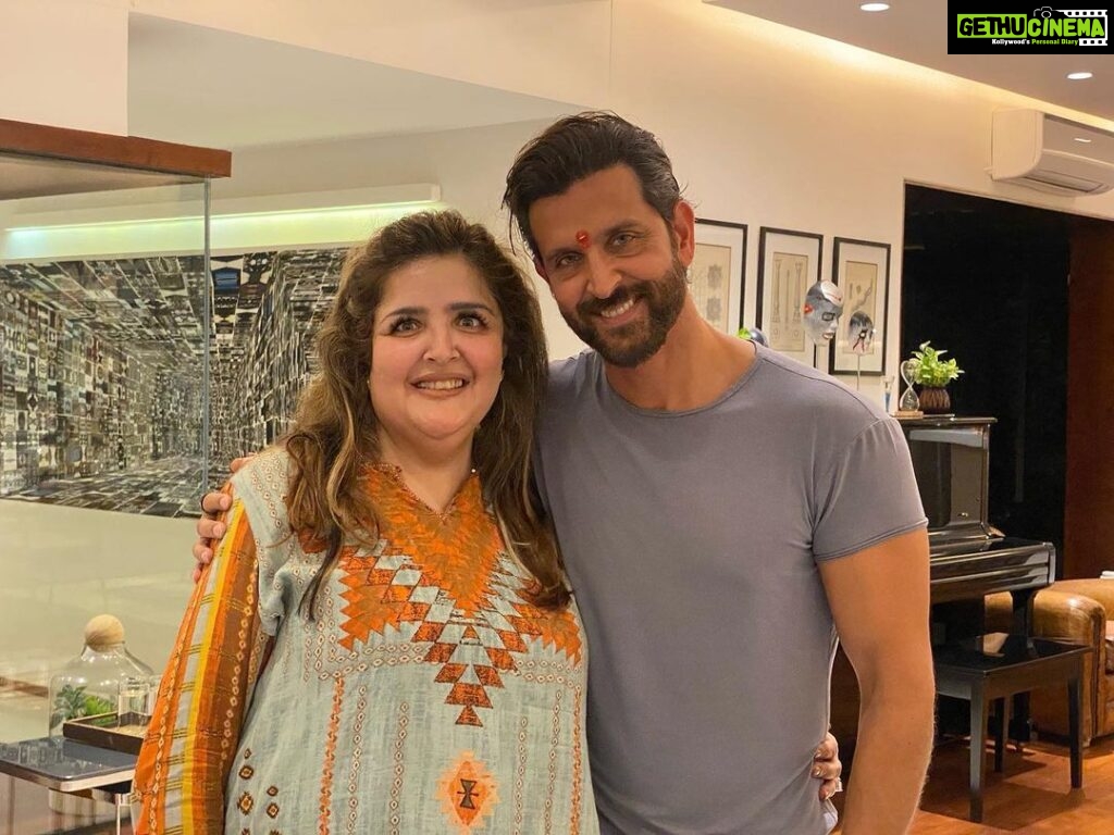 Hrithik Roshan Instagram - My soul would have not been this enriched if you didn’t exist didi. Thank you for being exactly who you are and the way you are. You teach without even knowing that you do. I love you ❤️ Happy Birthday!! 🥳
