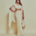 Huma Qureshi Instagram - Pure Pyaar 🤍 Outfit - @kamaalicouture Jewellery- @mayasanghavijewels Bag - @eena.official Makeup - @ajayvrao721 Hair @_hair.me.out._ Styled by - @who_wore_what_when Photography - @chandrahas_prabhu