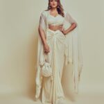 Huma Qureshi Instagram - Pure Pyaar 🤍 Outfit - @kamaalicouture Jewellery- @mayasanghavijewels Bag - @eena.official Makeup - @ajayvrao721 Hair @_hair.me.out._ Styled by - @who_wore_what_when Photography - @chandrahas_prabhu