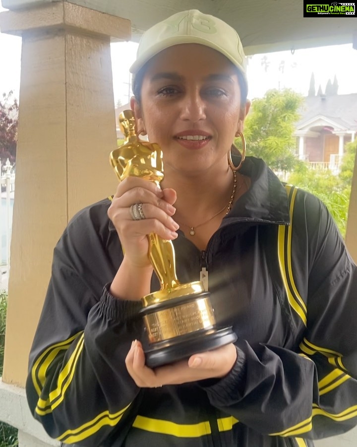 Huma Qureshi Instagram - My first producer (Gangs of Wasseypur) , friend , almost flatmate ( that’s how my name is still saved on her phone) @guneetmonga !! Im so proud of you .. thank you for showing us how it’s done .. you are an inspiration girl!! Living her best life , winning an Oscar for India on her 3 month anniversary.. stuff fairytales are made of. I’ve seen your hustle , your passion , your drive and just sticking it out in an all boys club. All I can say is …. that this is just the beginning 🥰💫 Oh and thank you for letting me touch and record these ridiculous videos with ‘Goldie’ … now I’m just going to have to get my own so we can pose together 😘❤️🔥#love #morepowertoyou #proud #inspired