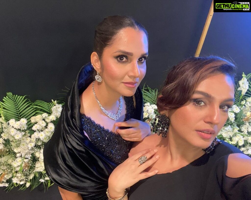 Huma Qureshi Instagram - To my friend who is an inspiration to a whole generation of young girls & boys … This is the beginning of another glorious chapter my @mirzasaniar You bring your A game to every room that you walk in … I love you and admire you deeply . I first saw you live win Wimbledon in 2015 (a dream come true ) and since then our friendship has only grown ❤️🌟The only thing we fight over is our left profile while taking that selfie 😂 May we always discuss life , love , experiences , fight over selfie angles and laugh out loud ♾️ #Legend #inspiration #love #friendship