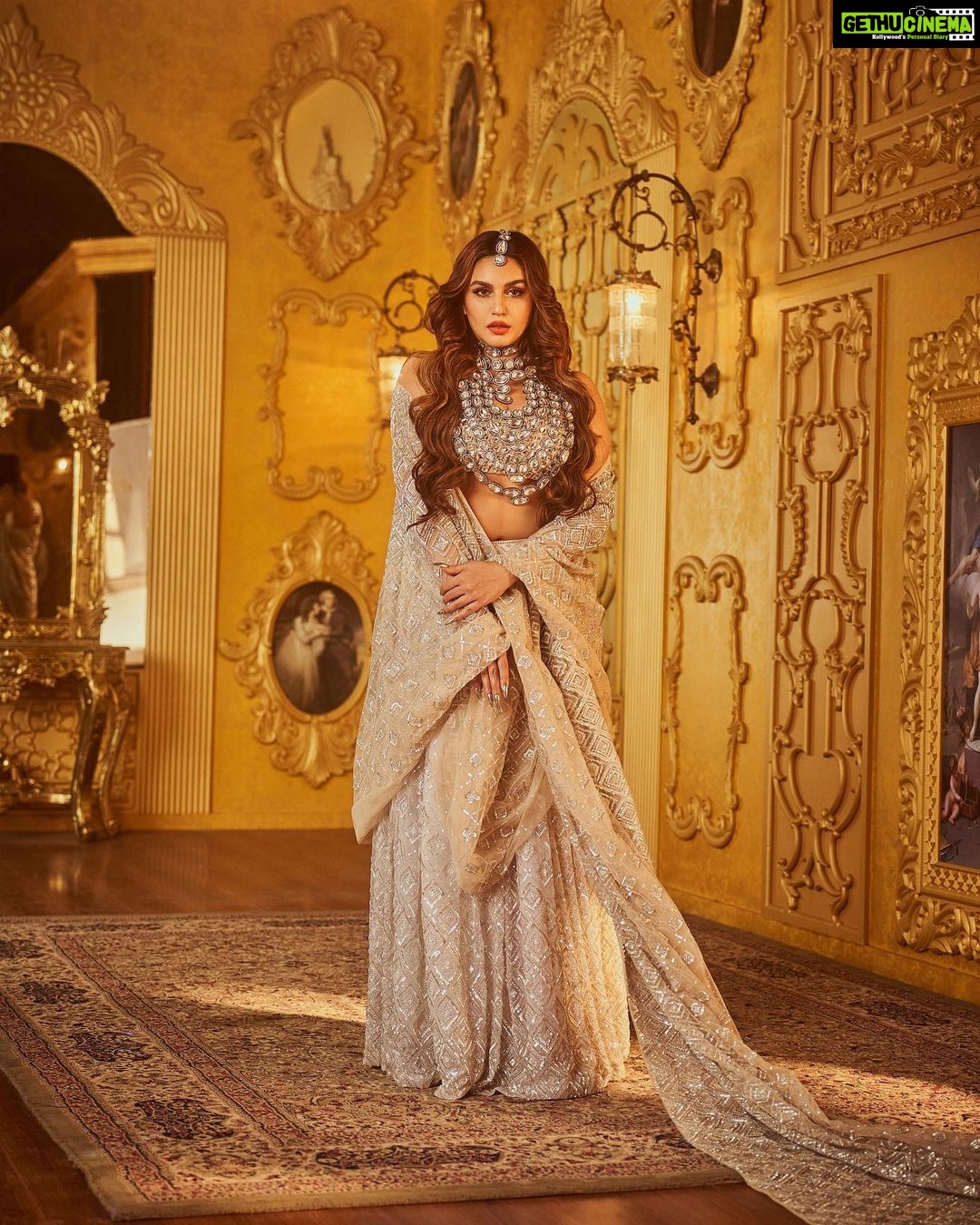 Huma Qureshi Instagram - Mera Noor Hai Mashoor š Thank you @abujanisandeepkhosla for making me look like a dream. @sharicsequeira you are amazing ā¤ļø Hello @aashimgulati š Styling - @who_wore_what_when Photography- @chandrahas_prabhu Hair - @marcepedrozo Makeup - @ajayvrao721